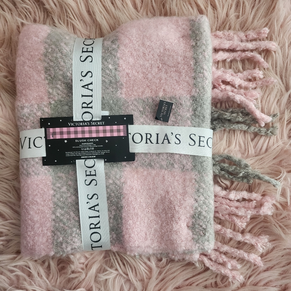 Victoria's Secret Pink & Gray Plush Fringe Scarf - Picture 4 of 6